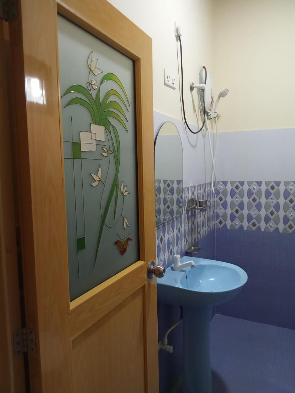 ホテル Udesh Guest ポロンナルワ 部屋 写真