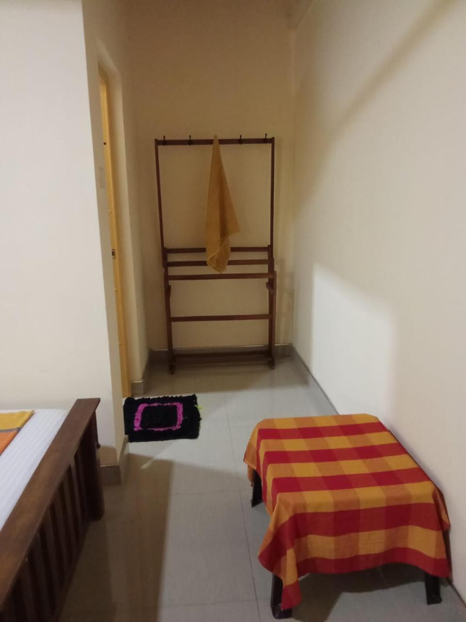 ホテル Udesh Guest ポロンナルワ 部屋 写真